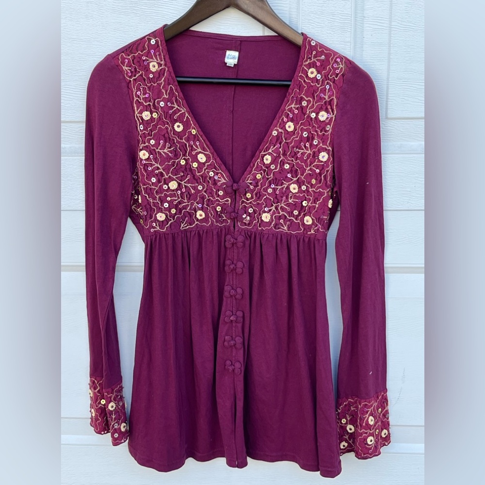 Women's future paradise v-neck red top embroidered M
